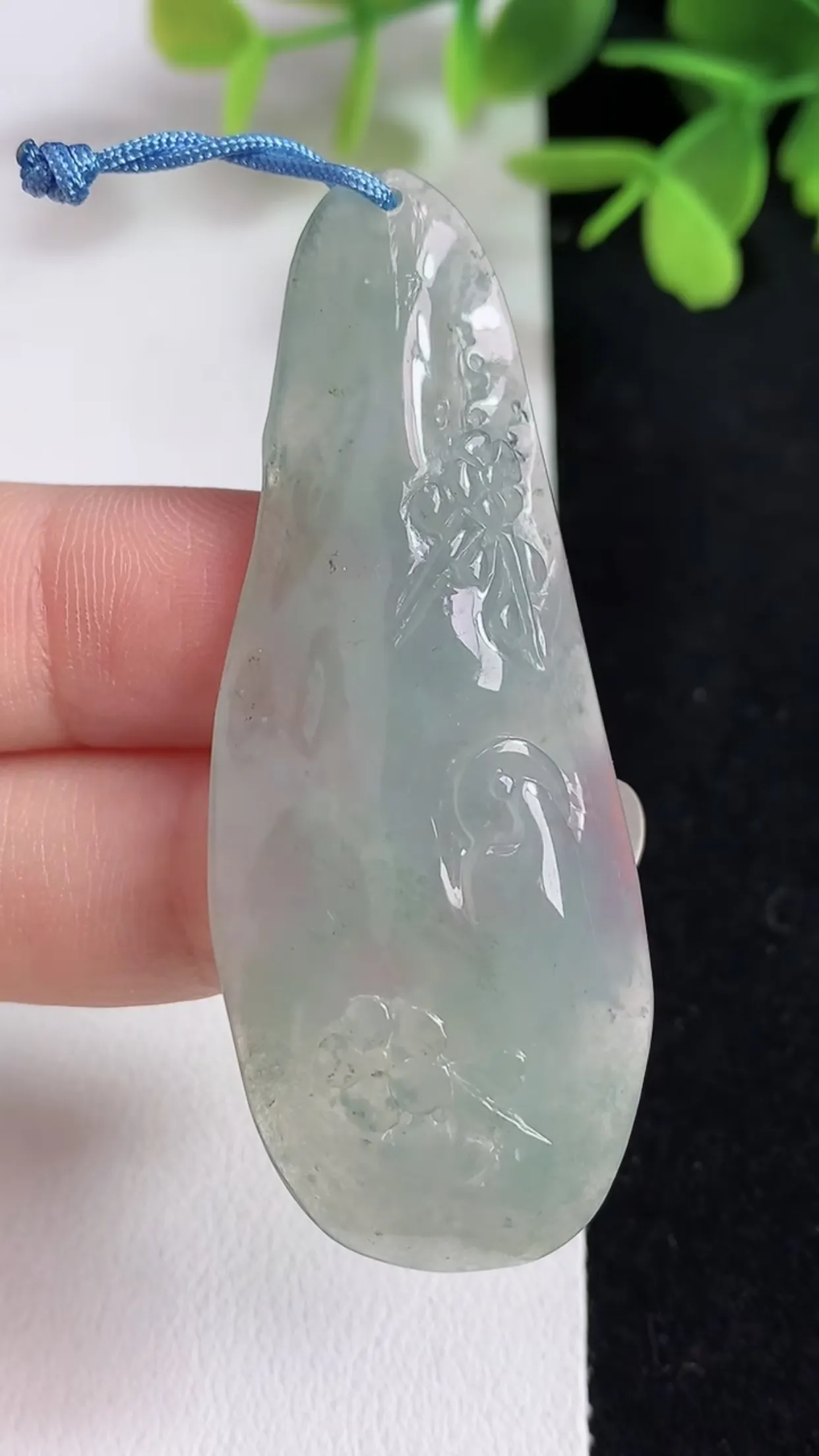 缅甸天然翡翠a货 老坑料起胶冰种 飘绿悟道吊坠，尺寸59.3-23.3-5.8mm  y 12.95