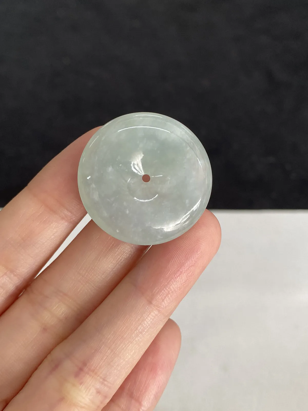 翡翠冰糯种白色平安扣