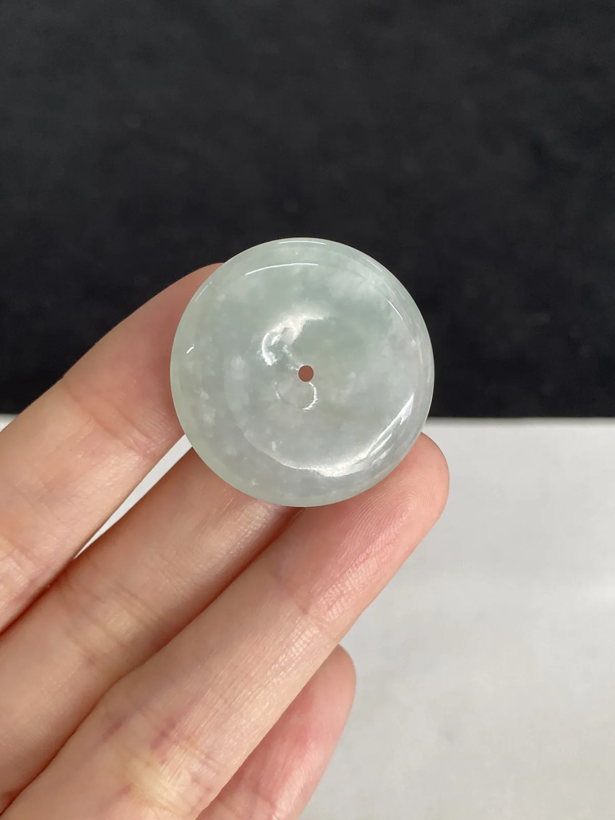 翡翠冰糯种白色平安扣
