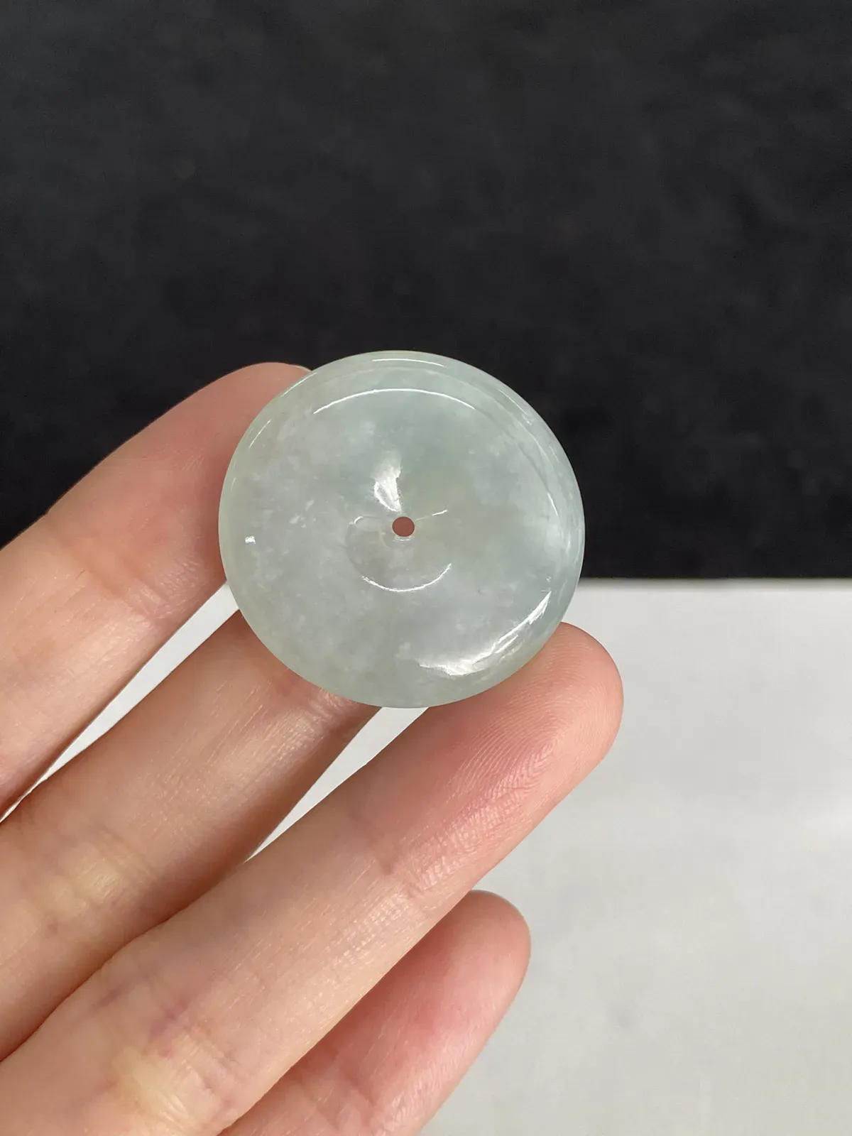 翡翠冰糯种白色平安扣