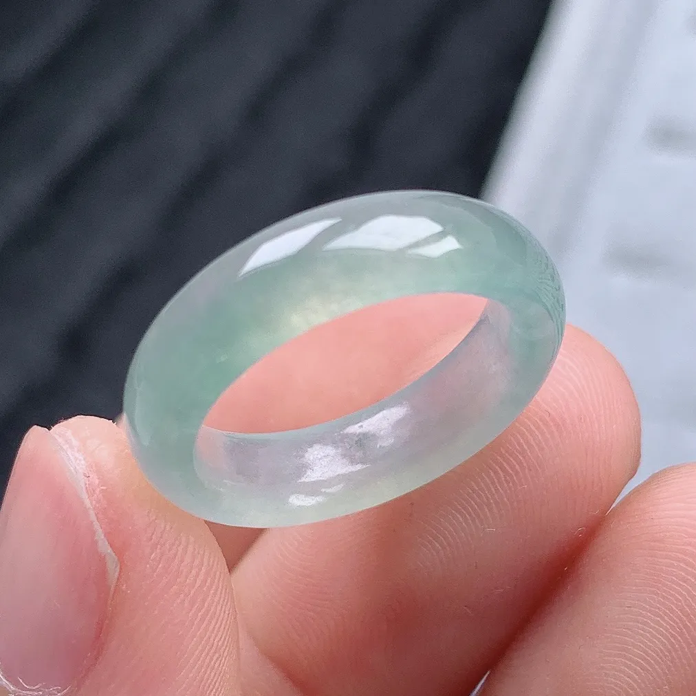 老坑冰种翡翠水润起胶戒指玉指环  水润通透 尺寸：16.7-5.5-3.4mm 13-14号圈口