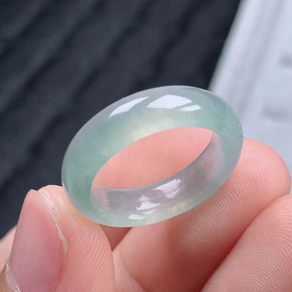 老坑冰种翡翠水润起胶戒指玉指环  水润通透 尺寸：16.7-5.5-3.4mm 13-14号圈口
