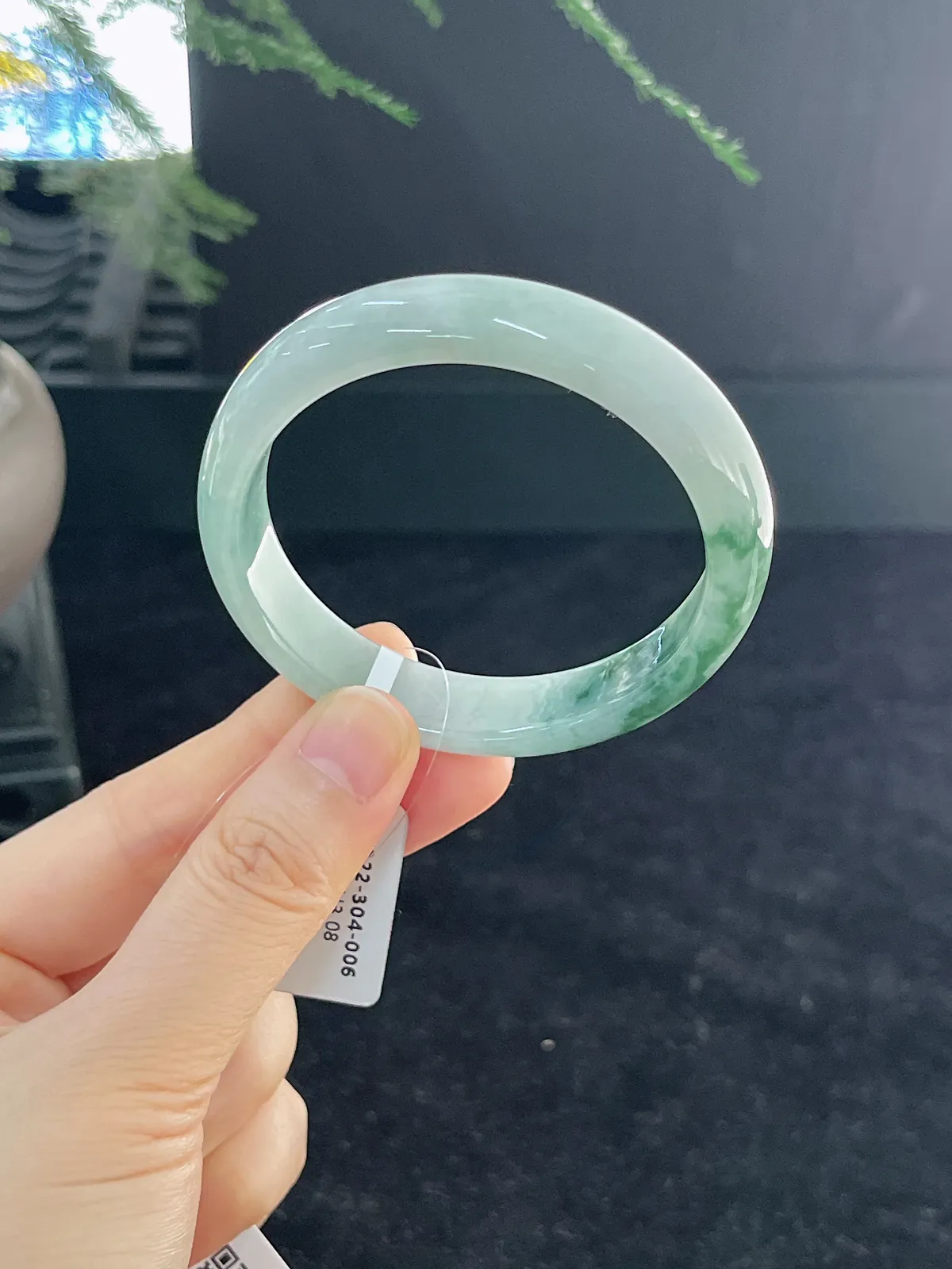 贵妃镯54.6圈口，翡翠糯化种飘绿手镯