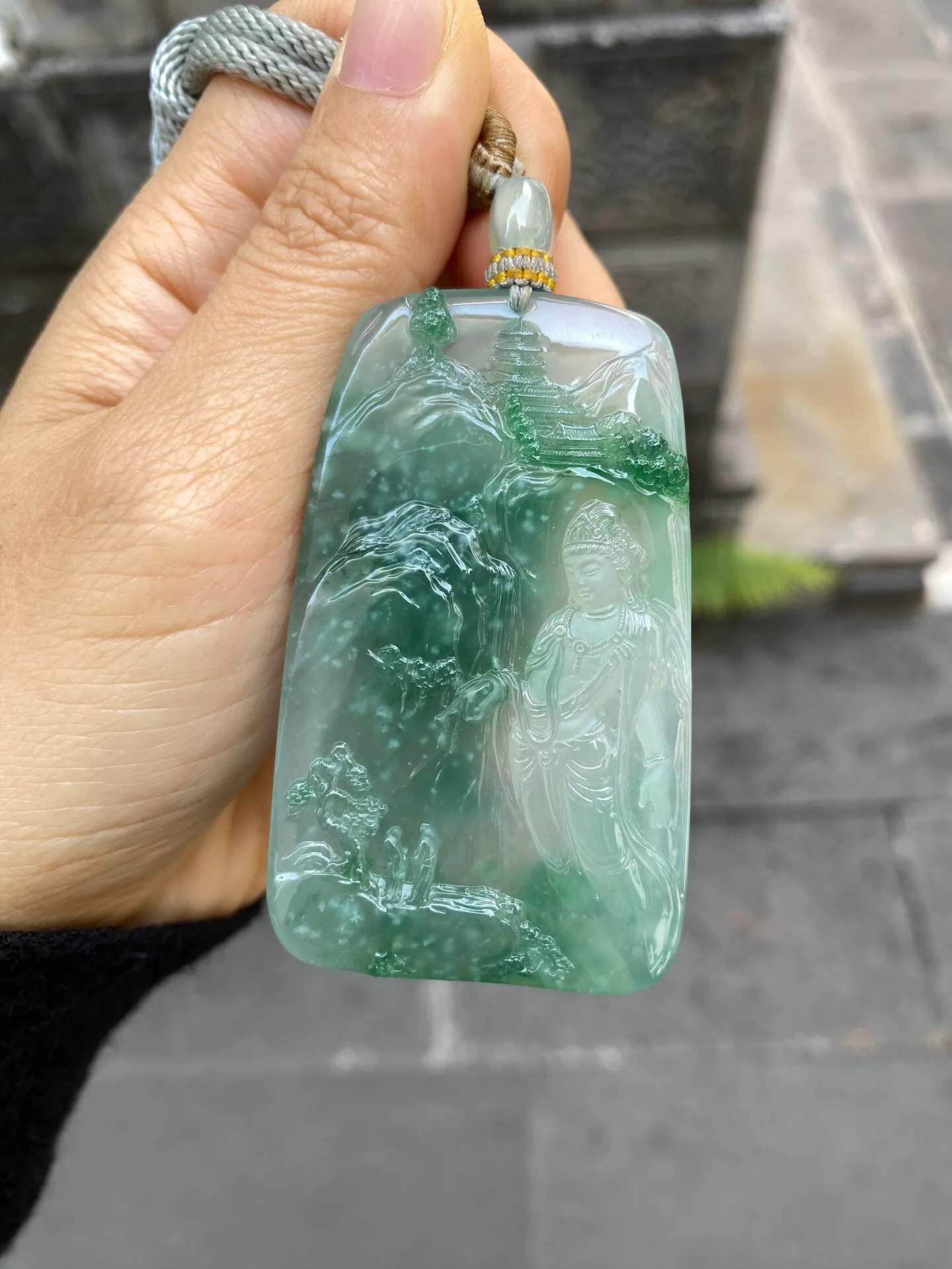 冰糯种飘绿花山水观音吊坠 尺寸66.6-40.7-6毫米