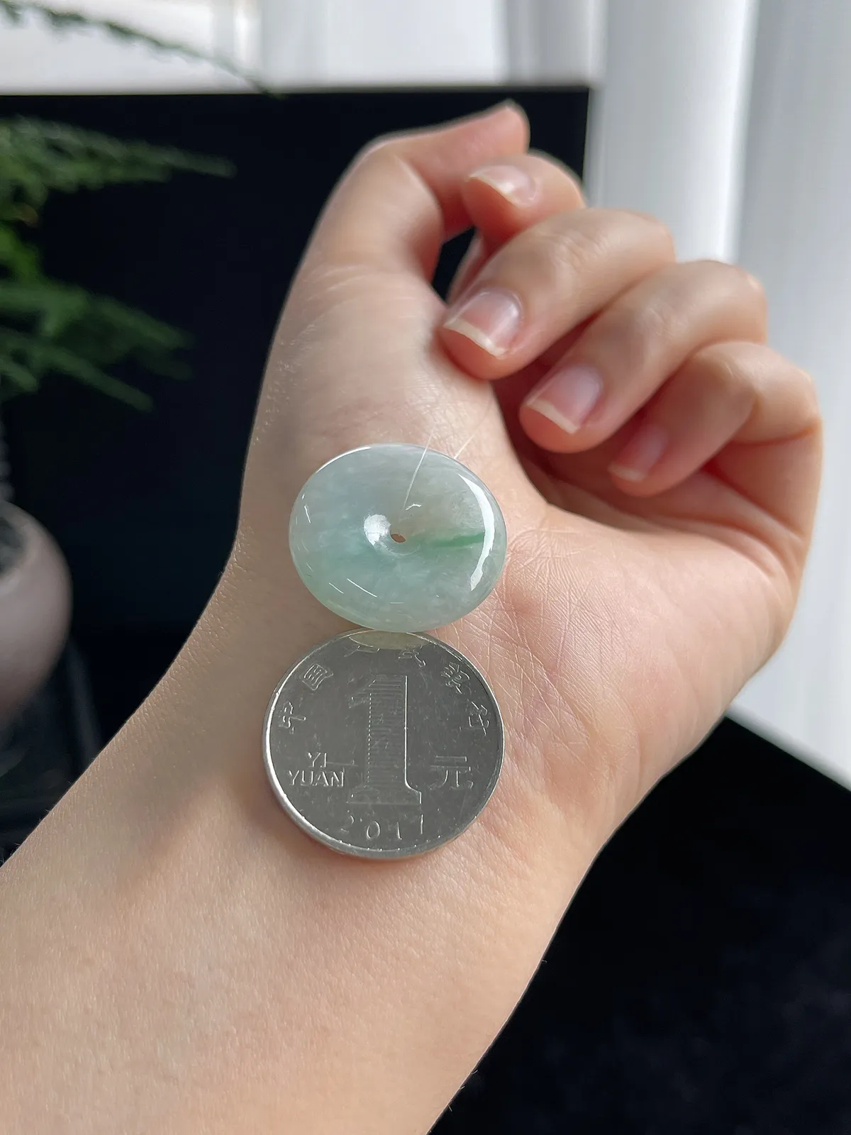 翡翠冰糯种淡绿色平安扣