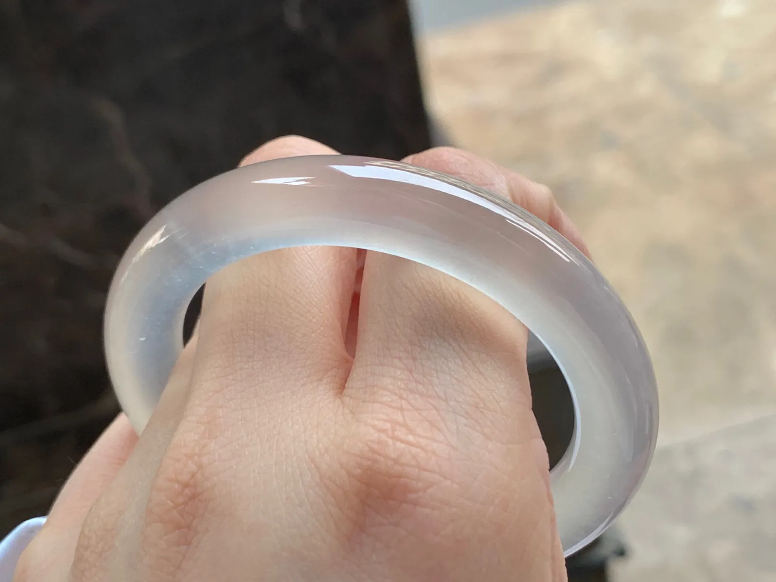 高冰玻璃种圆条手镯
尺寸：52.8-10.8mm
掉水里找不到系列！超美～整圈荧光感无敌