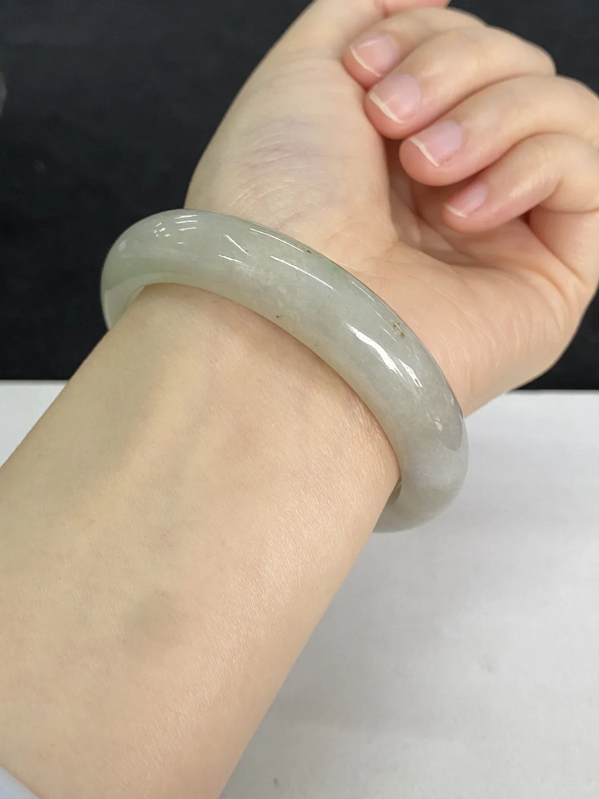 正圈56.2圈口，翡翠糯化种淡黄色手镯