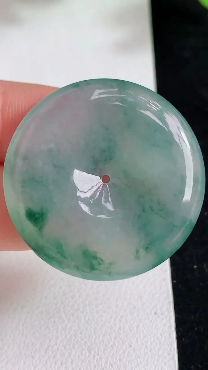 天然A货翡翠飘花平安扣吊坠，尺寸33.7-5.4，重量:13.20g
4月7日