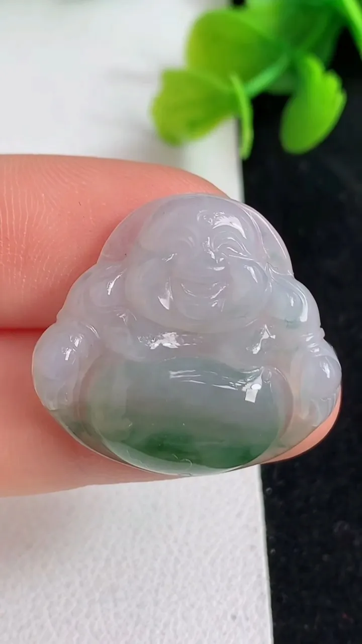 天然A货翡翠佛公吊坠，尺寸24.3-26.3-5.4，重量:5.30g
4月8日