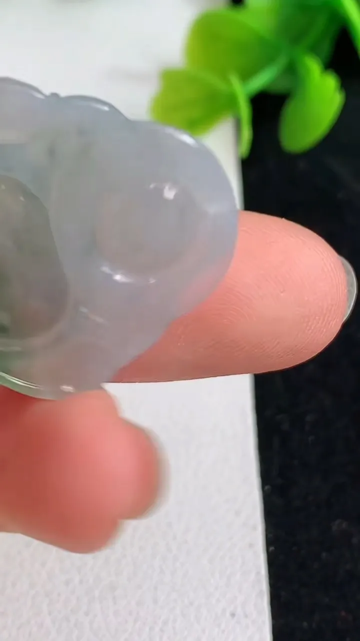 天然A货翡翠佛公吊坠，尺寸24.3-26.3-5.4，重量:5.30g
4月8日