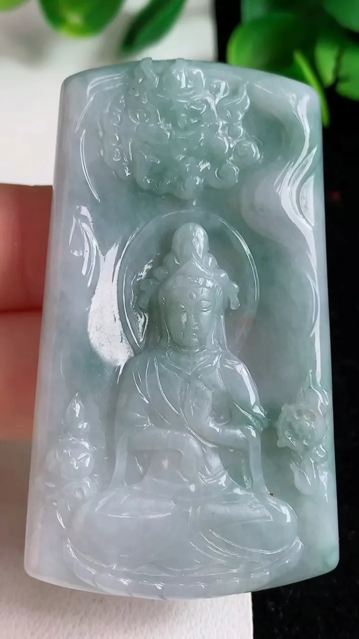 天然A货翡翠文殊菩萨吊坠，尺寸61-35-4.8，重量:28.33g
4月8日