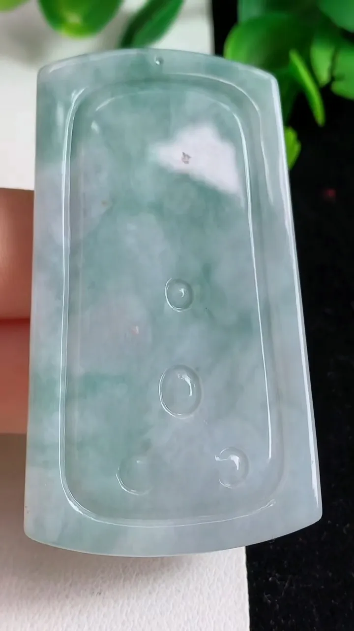 天然A货翡翠文殊菩萨吊坠，尺寸61-35-4.8，重量:28.33g
4月8日