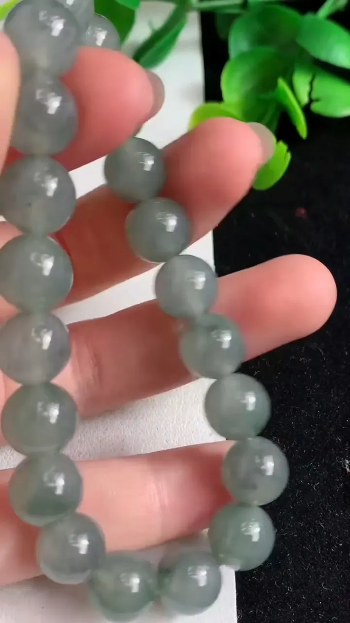天然A货翡翠圆珠手串20颗，尺寸9.7，重量:33.68g4月9日
工厂直销收藏佳品,种好水足，色泽均匀，有种有色，上手高大气！