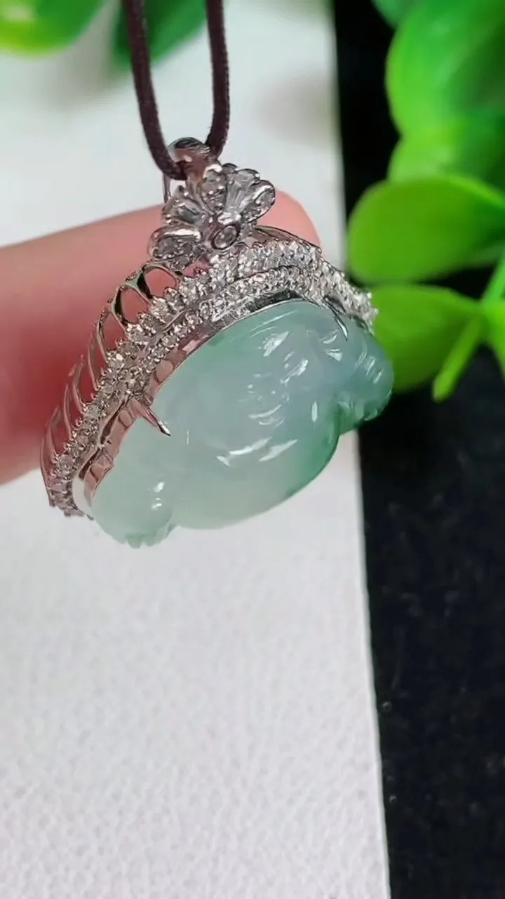 天然A货翡翠飘花佛公吊坠，尺寸27.3-23-10，裸石15-20，重量:5.10g
4月9日