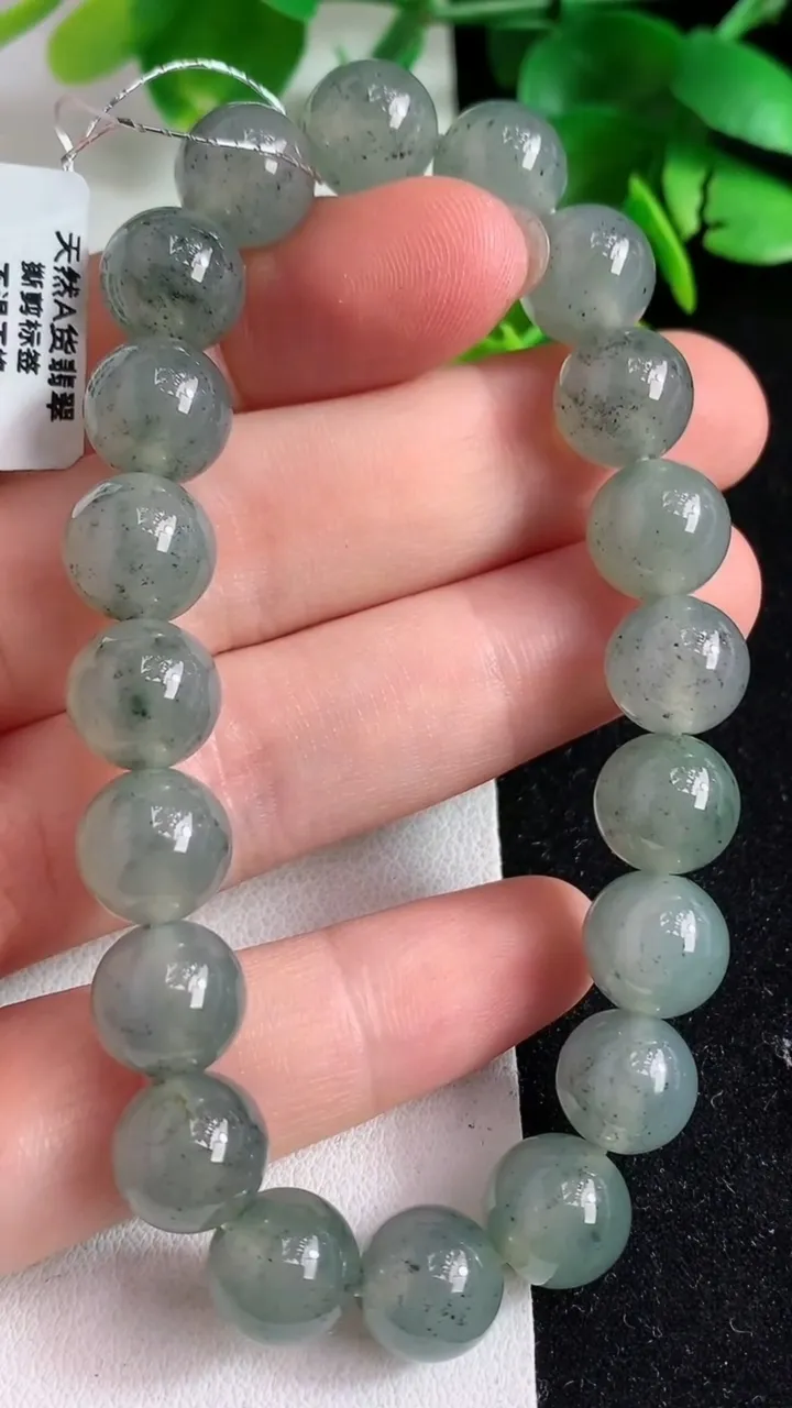 天然A货翡翠圆珠手串20颗，尺寸9.7，重量:33.68g4月9日
工厂直销收藏佳品,种好水足，色泽均匀，有种有色，上手高大气！