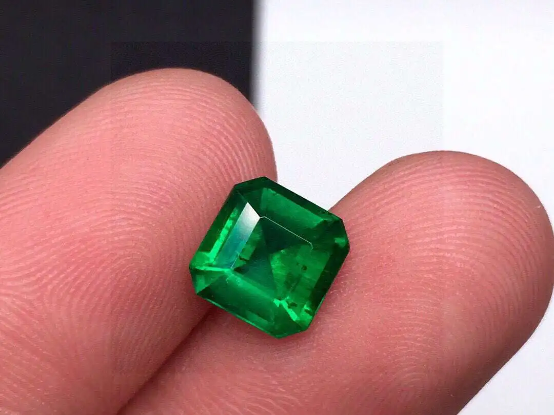 天然沃顿祖母绿裸石 重量: 1.65ct. 规格: 7.59*7.47*4.77 台面大