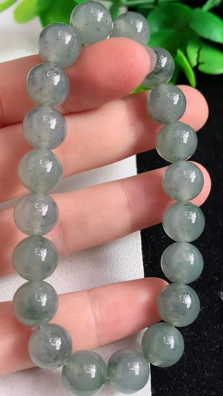 天然A货翡翠圆珠手串20颗，尺寸9.7，重量:33.68g4月9日
工厂直销收藏佳品,种好水足，色泽