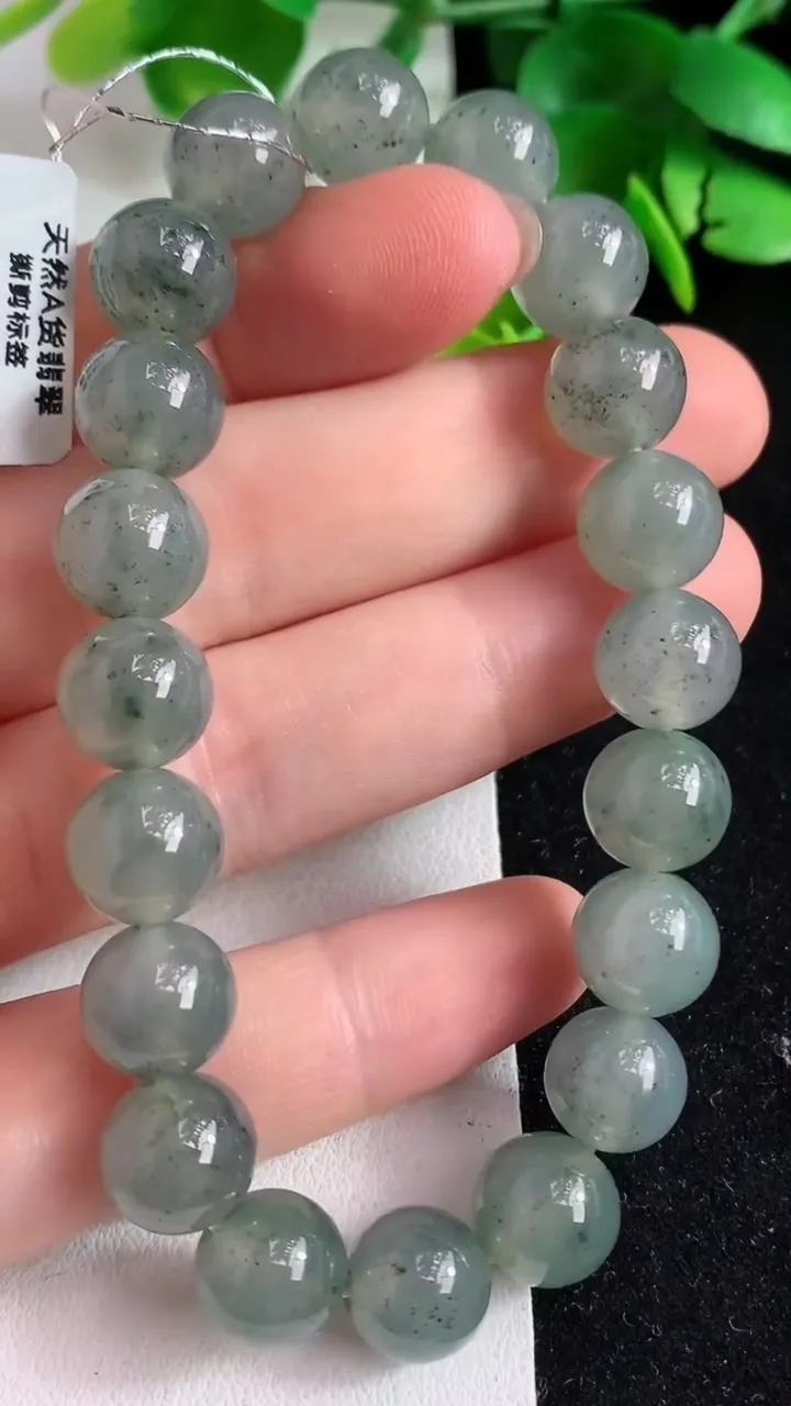 天然A货翡翠圆珠手串20颗，尺寸9.7，重量:33.68g4月9日
工厂直销收藏佳品,种好水足，色泽均匀，有种有色，上手高大气！