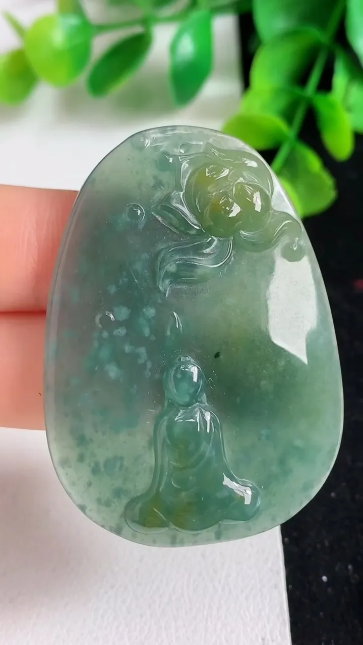 天然A货翡翠蓝水双彩无相佛吊坠，尺寸49.6-36-5.2，重:15.88g
4月9日