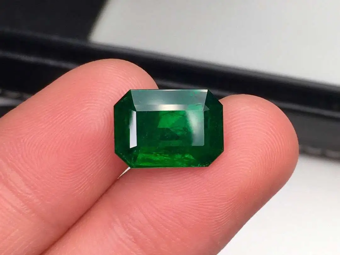 天然大颗粒沃顿祖母绿裸石 主石:4.75ct  规格：12.38*8.91*5.39