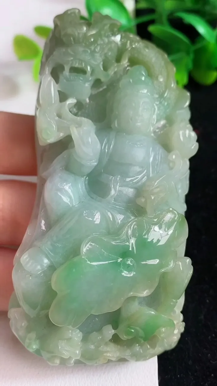 天然A货翡翠祥龙大势至观音菩萨吊坠，尺寸86-42-19，重:115.29g
4月10日