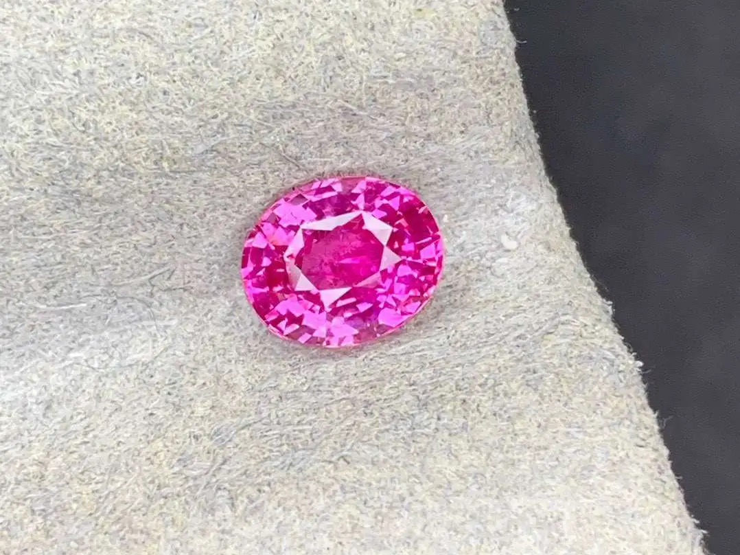 天然粉蓝宝石裸石 重量: 1.1ct  规格: 6.5*5.2*3.5
