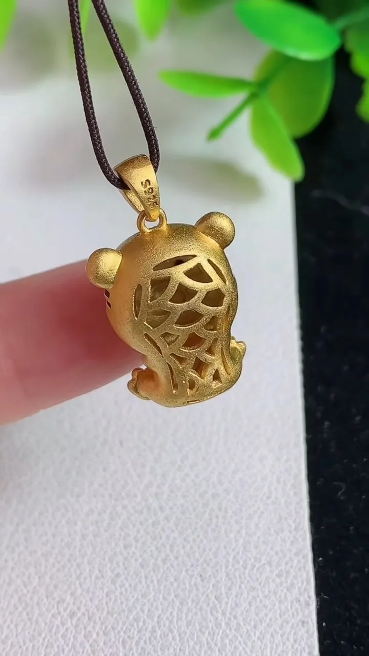 天然A货翡翠蛋面生肖虎吊坠，尺寸19-14-10.5，重:5.09g
4月11日