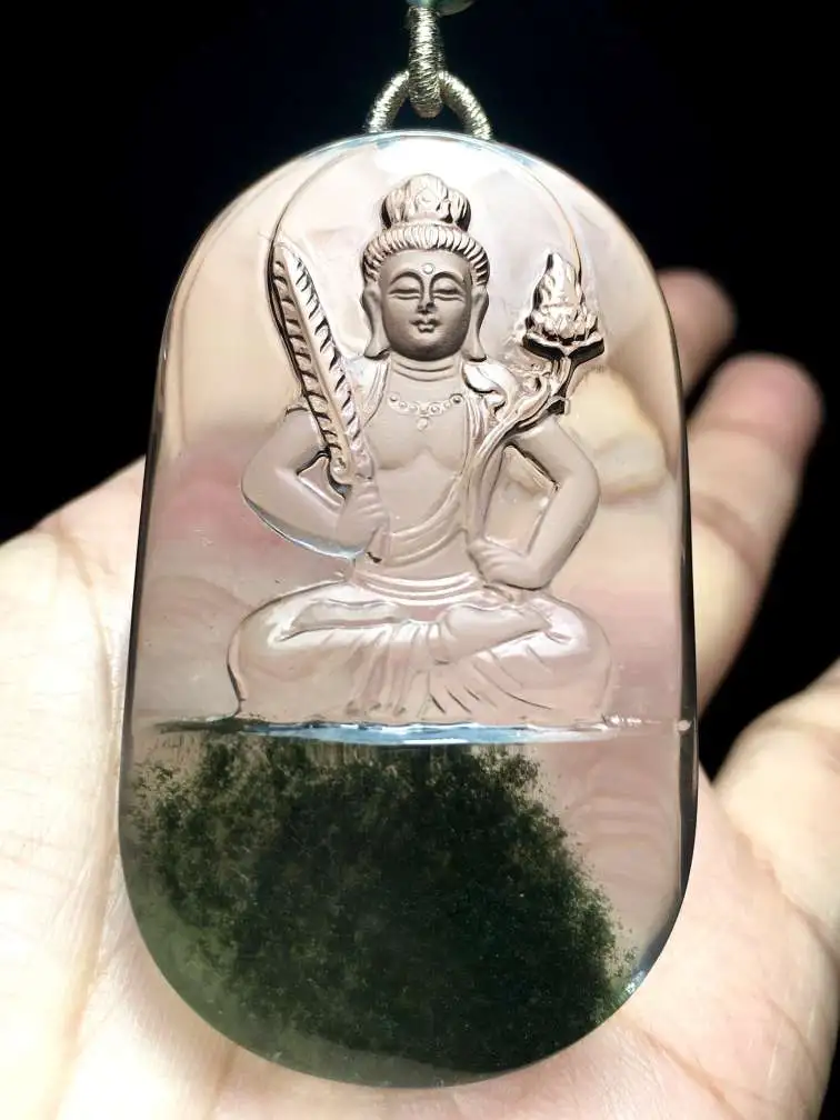 天然绿幽灵守护神吊坠本命佛 ，白体，雕工精湛、晶体通透，颜色绿 ！配戴保佑主人  平安无事 改善人际关系，增进人缘、生意缘！尺寸：58.9，34.8，17.4mm，重量：58.9克。