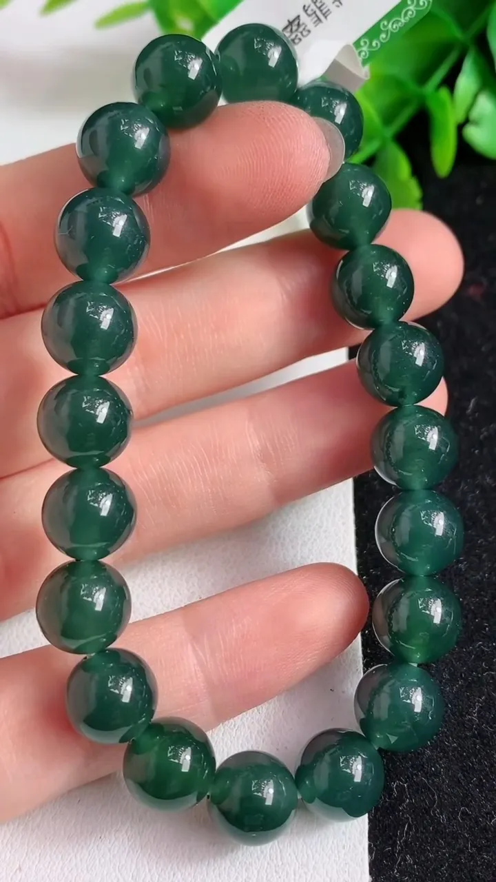 天然A货翡翠货蓝水圆珠手串20颗，尺寸9.6，重:31.42g4月12日
工厂直销收藏佳品,种好水足，色泽均匀，有种有色，上手高大气！