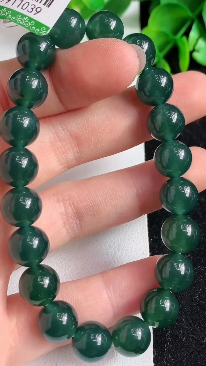 天然A货翡翠货蓝水圆珠手串20颗，尺寸9.6，重:31.42g4月12日
工厂直销收藏佳品,种好水足，色泽均匀，有种有色，上手高大气！