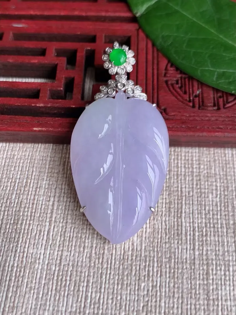天然A货翡翠18K金伴钻镶嵌紫罗兰叶子金枝玉叶吊坠尺寸44.7×32.6×21×6.4m量10.16