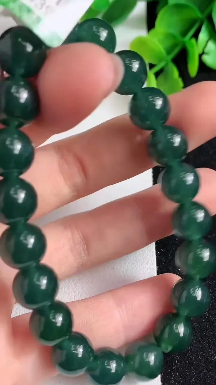 天然A货翡翠货蓝水圆珠手串20颗，尺寸9.6，重:31.42g4月12日
工厂直销收藏佳品,种好水足，色泽均匀，有种有色，上手高大气！