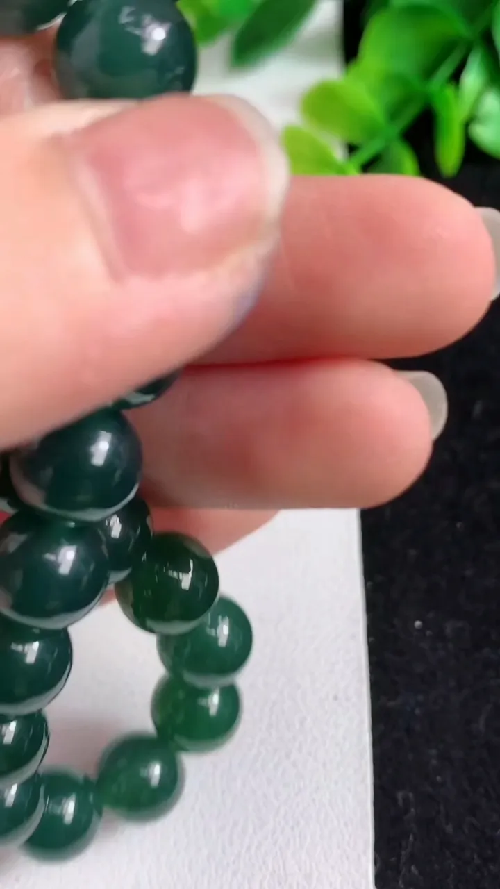 天然A货翡翠货蓝水圆珠手串20颗，尺寸9.6，重:31.42g4月12日
工厂直销收藏佳品,种好水足，色泽均匀，有种有色，上手高大气！