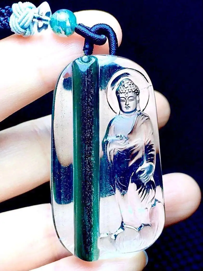 天然绿幽灵佛祖吊坠，贵族气质，白体，晶体干净，天然色，幽灵升起形成银山聚宝盆状，太美了，[色]水头足[色]，[强]佩戴美观大气上档！招财纳福！男女均可戴。规格：49*27*10、23克。