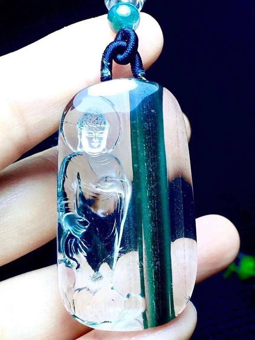 天然绿幽灵佛祖吊坠，贵族气质，白体，晶体干净，天然色，幽灵升起形成银山聚宝盆状，太美了，[色]水头足[色]，[强]佩戴美观大气上档！招财纳福！男女均可戴。规格：49*27*10、23克。