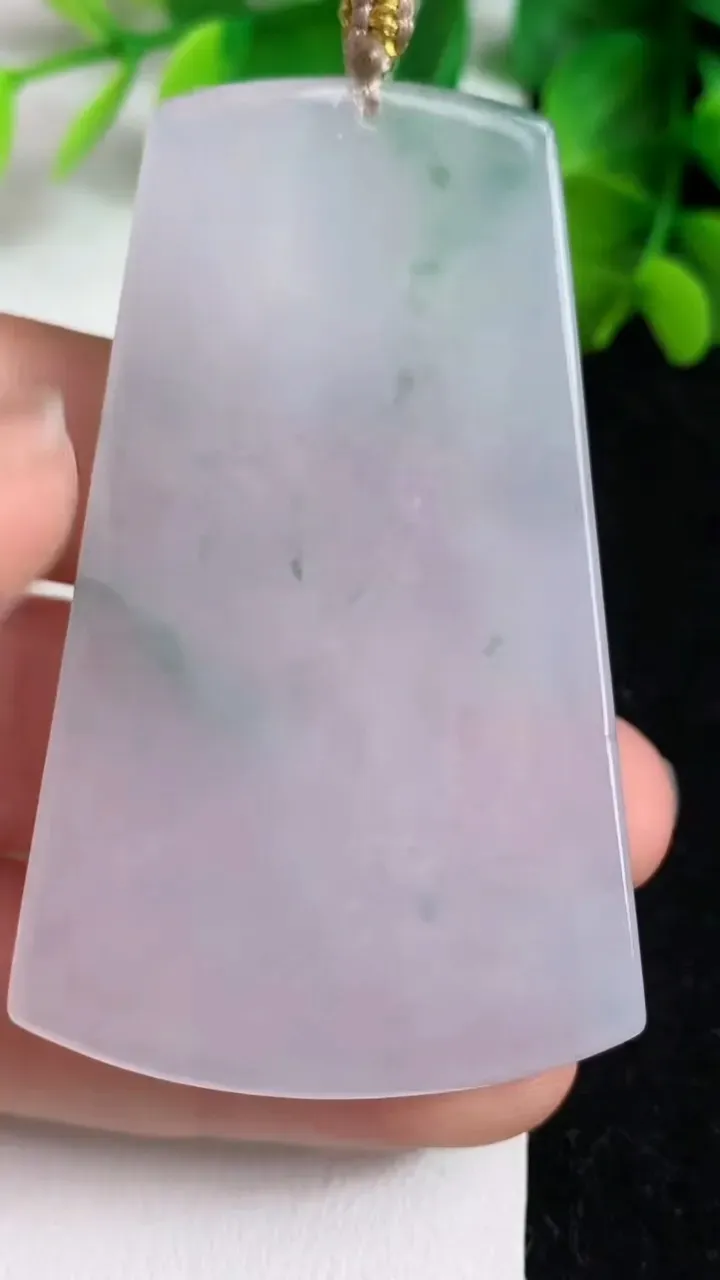 天然A货翡翠飘花普贤菩萨吊坠，尺寸62-38-5.7，重量:27.26g
4月15日
