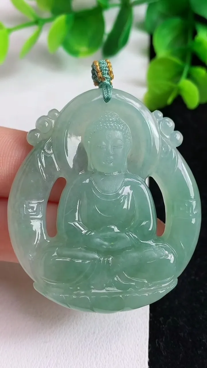 天然A货翡翠大日如来吊坠，尺寸50-43.5-5.8，重量:23.76g
4月16日