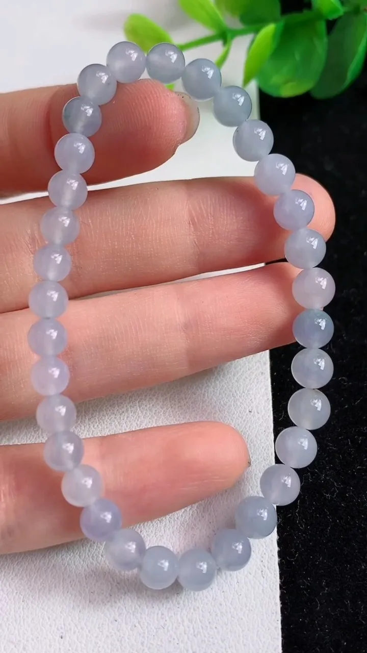 天然A货翡翠紫罗兰圆珠手串32颗，尺寸5.6，重量:10.46g4月16日
工厂直销收藏佳品,种好水足，色泽均匀，有种有色，上手高大气！