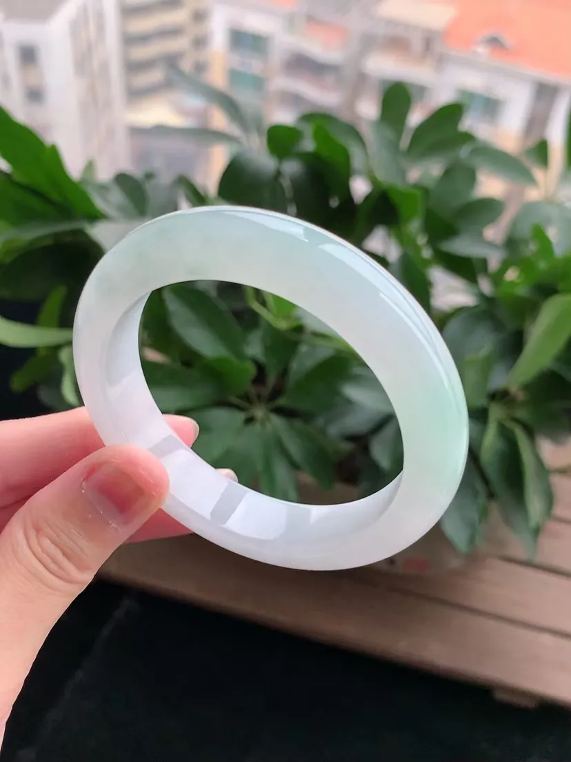 天然A货翡翠飘阳绿正装正圈手镯56-57圈口尺寸56×12.5×8.8mm 重量64.90g 041