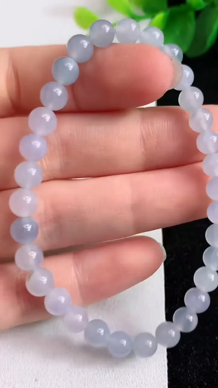 天然A货翡翠紫罗兰圆珠手串32颗，尺寸5.6，重量:10.46g4月16日
工厂直销收藏佳品,种好水足，色泽均匀，有种有色，上手高大气！