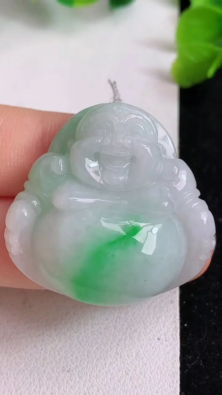 天然A货翡翠佛公吊坠，尺寸33.2-34.2-11.8，重量:20.71g
4月16日