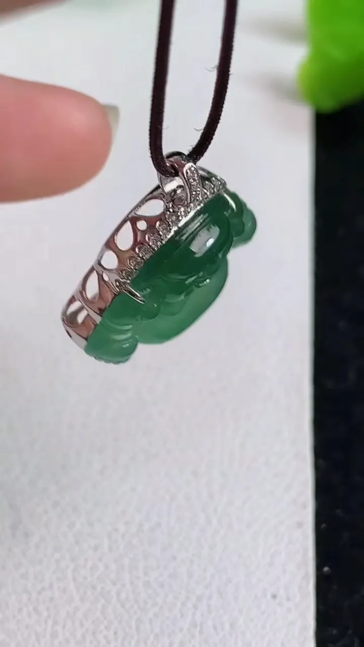 天然A货翡翠佛公吊坠，尺寸13.3-20-8，重量:3.40g
4月16日