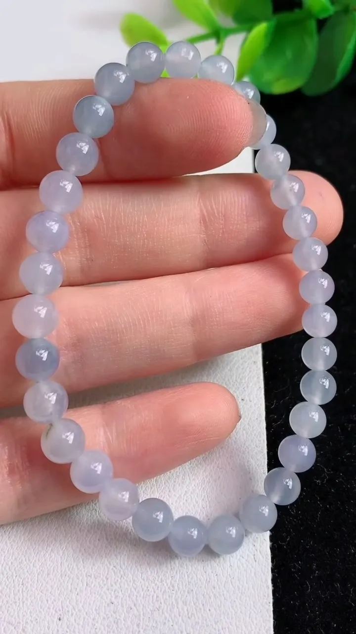 天然A货翡翠紫罗兰圆珠手串32颗，尺寸5.6，重量:10.46g4月16日
工厂直销收藏佳品,种好水足，色泽均匀，有种有色，上手高大气！