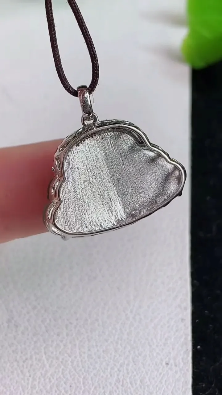 天然A货翡翠佛公吊坠，尺寸13.3-20-8，重量:3.40g
4月16日