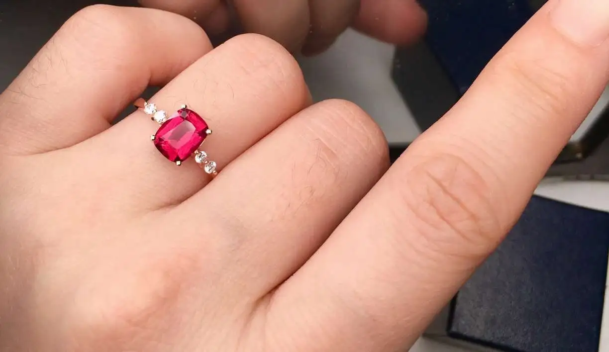 天然红碧玺戒指 戒指主石7.5*6 宝石约1.91ct 18k玫瑰金