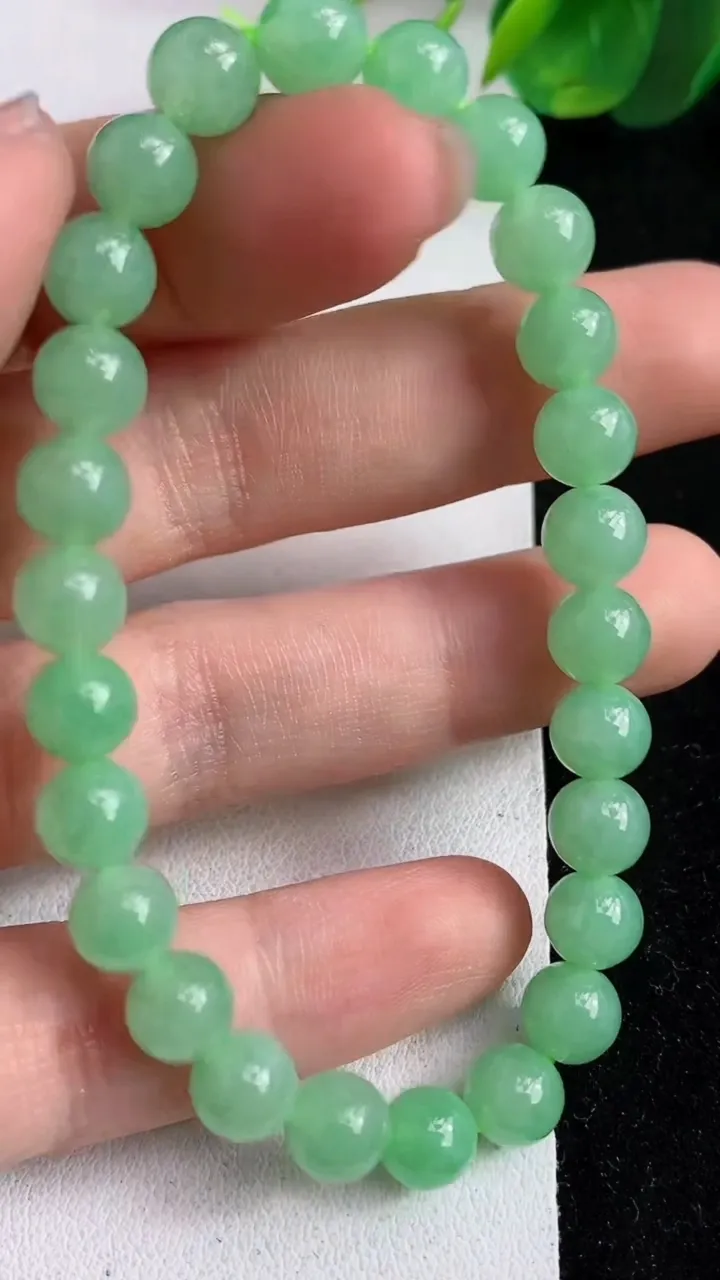 天然A货翡翠圆珠手串26颗，尺寸7，重量:16.42g4月17日
工厂直销收藏佳品,种好水足，色泽均匀，有种有色，上手高大气！