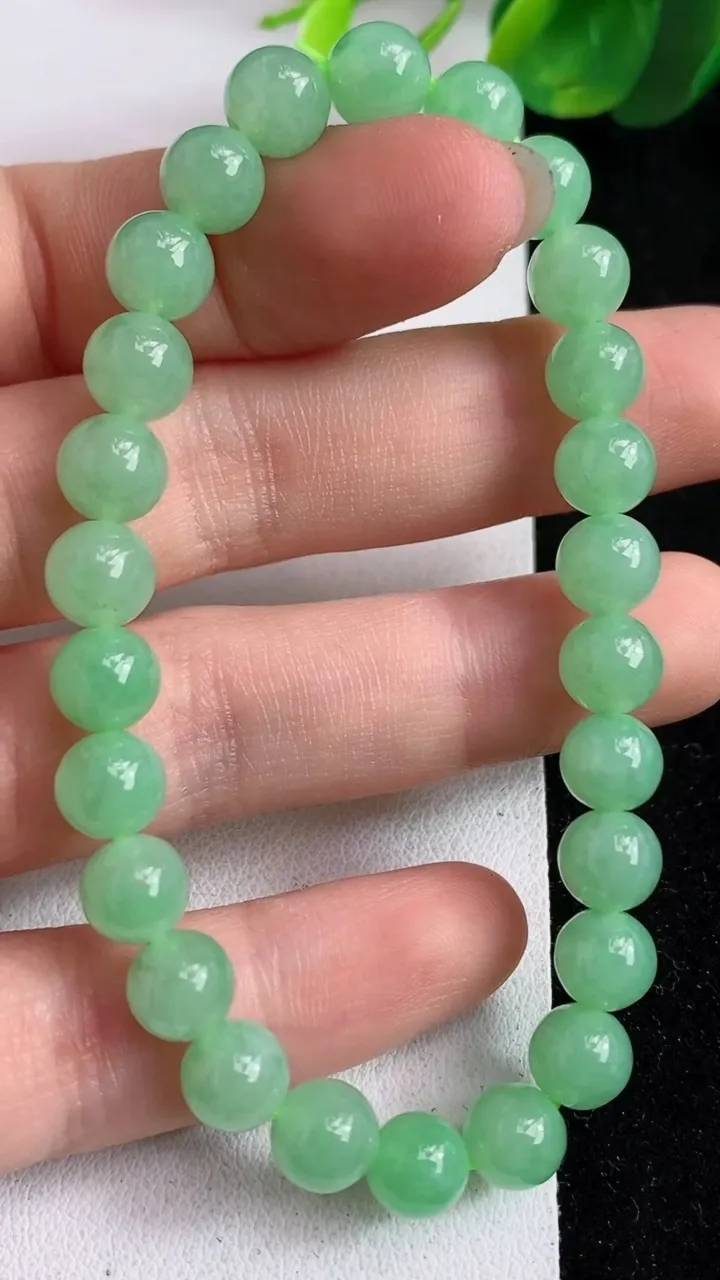 天然A货翡翠圆珠手串26颗，尺寸7，重量:16.42g4月17日
工厂直销收藏佳品,种好水足，色泽均匀，有种有色，上手高大气！