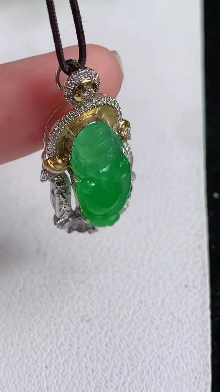 天然A货翡翠财神爷吊坠，尺寸30.8-13.7-6.5裸石19-8.6，重量:3.74g
4月17日