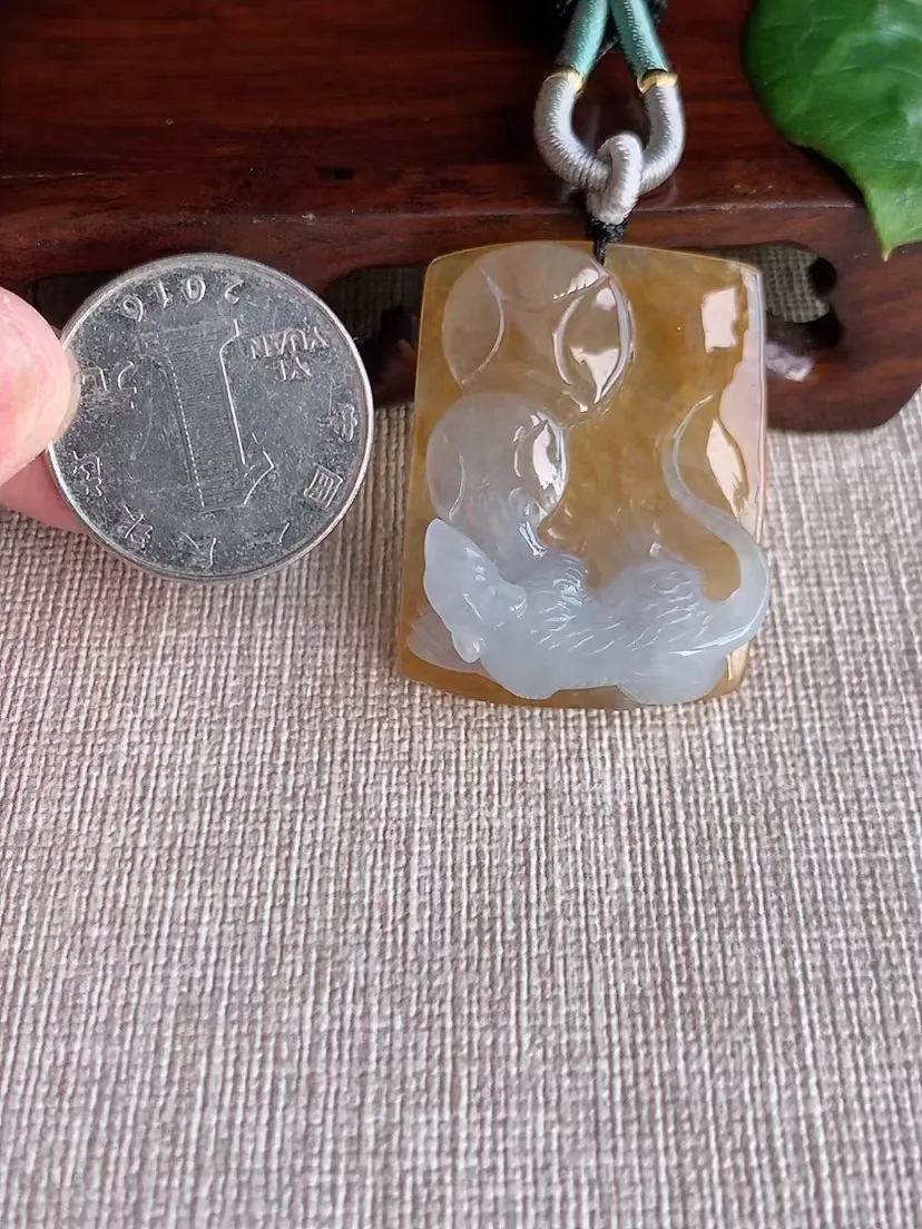 天然A货翡翠飘黄翡生肖鼠吊坠 尺寸35.4×26.7×10.4m量15.50g 0415
