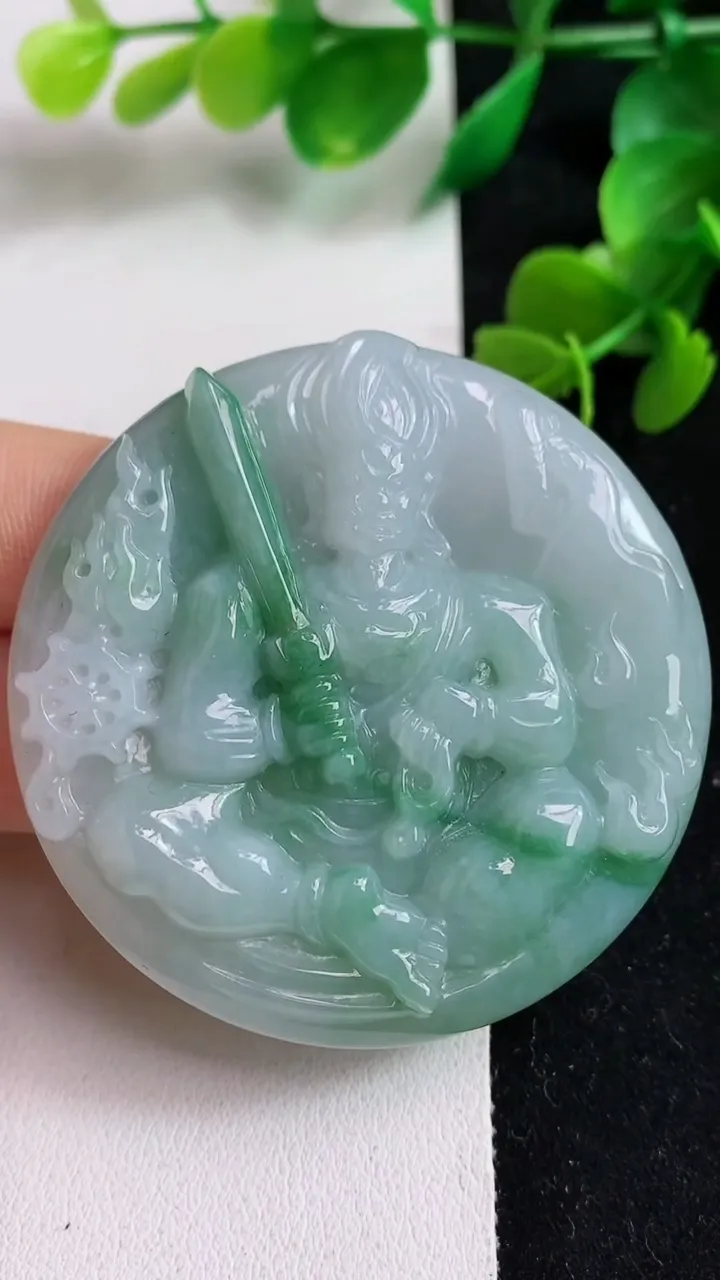 天然A货翡翠不动明王吊坠，尺寸52.3-8.8，重:45.60g
4月17日